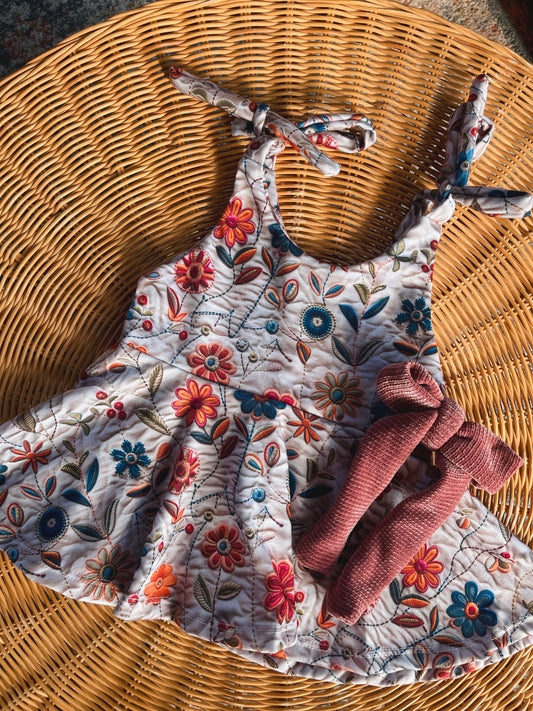 EMBROIDERY FLORAL EMMA TOP